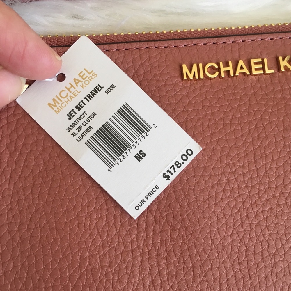 Last one ❗️Michael Kors clutch - Picture 8 of 8